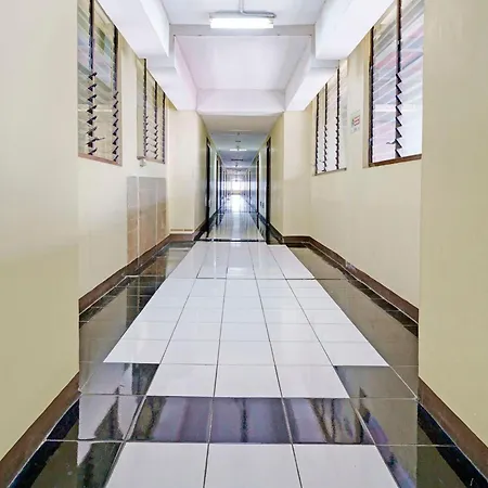 Oyo Life 93103 Apartement Gateway Cicadas By Fikri Room